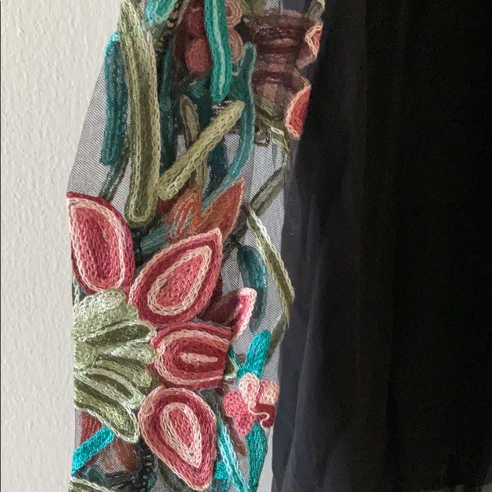 NWOT Embroidered kimono - Picture 8 of 8